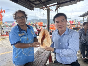 ผู้ว่าฯ พังงา ลงพื้นที่พบปะประชาชน สร้างความใกล้ชิด รับฟังปัญหา สะท้อนความต้องการเพื่อแก้ไขตรงจุด