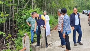 ผู้ว่าฯพังงา ลงพื้นที่บ้านสามช่องใต้ หมู่ที่ 8 ตำบลกะไหล อำเภอตะกั่วทุ่ง