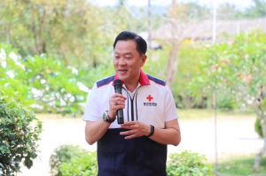 ผู้ว่าฯ สุพจน์ นำทีมเหล่ากาชาดจังหวัดพังงา ลงพื้นที่เยี่ยมผู้นำศาสนาพุทธ และถวายภัตตาหารเพลแก่สามเณรภาคฤดูร้อน ณ วัดประชุมศึกษา