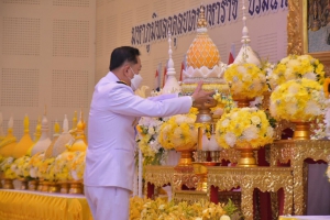 ผู้ว่าฯ พังงา นำส่วนราชการวางพานพุ่มดอกไม้ถวายราชสักการะ เนื่องในวันคล้ายวันพระบรมราชสมภพพระบาทสมเด็จพระบรมชนกาธิเบศร มหาภูมิพลอดุลยเดชมหาราช บรมนาถบพิตร วันชาติ และวันพ่อแห่งชาติ 5 ธันวาคม 2566