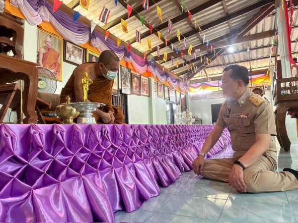 ผู้ว่าราชการจังหวัดพังงา เข้ากราบนมัสการ พระครูวินัยธรวุฒิชัย ชยวุฑฺโฒ ดร. เจ้าคณะอำเภอตะกั่วป่า-กะปง-ท้ายเหมือง เจ้าอาวาสวัดโคกเคียน ต.โคกเคียน อ.ตะกั่วป่า