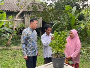ผู้ว่าฯพังงา ลงพื้นที่เยี่ยมบ้านและให้กำลังใจครอบครัวที่ประสบปัญหาทางสังคม เพื่อเป็นขวัญและกำลังใจ