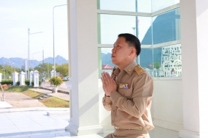 รองผู้ว่าฯพังงา คนใหม่เข้าสักการะสิ่งศักดิ์สิทธิ์คู่บ้านคู่เมืองพังงาก่อนปฏิบัติราชการ