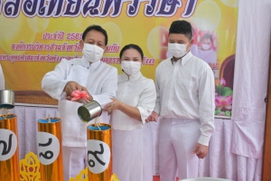 จังหวัดพังงา นำพุทธศาสนิกชนร่วมหล่อเทียนพรรษา เนื่องในเทศกาลวันสำคัญทางพระพุทธศาสนา วันอาสาฬหบูชาและวันเข้าพรรษา ประจำปี 2565 ณ วัดประชุมโยธี(พระอารามหลวง) อ.เมือง จ.พังงา