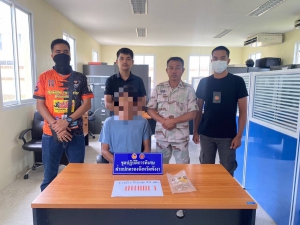 ผู้ว่าฯ พังงา ลุยหนัก! จับหนุ่มค้ายาบ้าตกหลังคา หนีไม่รอด