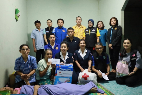 เหล่ากาชาดจังหวัดพังงา ลงพื้นที่เยี่ยมผู้ป่วยติดเตียงและผู้ประสบภาวะยากลำบากในพื้นที่อำเภอตะกั่วป่า