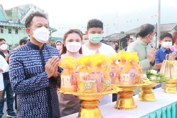 ผู้ว่าราชการจังหวัดพังงา นำประชาชนทำบุญรับวันสงกรานต์เสริมสิริมงคลปีใหม่ไทย