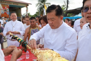 ผู้ว่าฯพังงา ร่วมยกเสาโกเต้งศาลเจ้าเล่งสั้นเก้ง เริ่มประเพณีถือศีล กินผัก อ.ท้ายเหมือง ประจำปี 2566