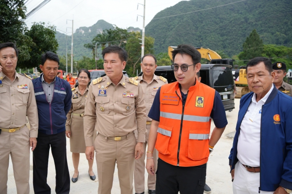 รัฐมนตรีช่วยฯ มหาดไทย ลงพื้นที่พังงาติดตามแผนรับมืออุทกภัย ชื่นชมจังหวัดเตรียมพร้อมรอบด้าน ย้ำทุกโครงการต้องตอบโจทย์ประชาชน