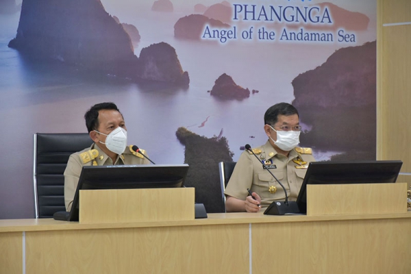 ผู้ว่าราชการจังหวัดพังงา เปิดสายด่วนโควิด 19 ไขปัญหาให้ความช่วยเหลือ เชิญชวนประชาชนเข้ารับวัคซีนเข็มกระตุ้นช่วยสร้างภูมิร่างกายต่อเนื่อง ลดอาการเจ็บป่วยจากโควิด 19