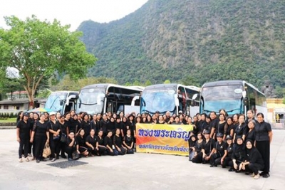 ราษฎรพังงาจำนวนมาก เดินทางเฝ้ารับเสด็จในหลวง รัชกาลที่ 10
