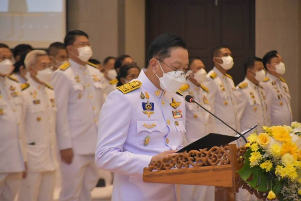 ผู้ว่าฯ พังงา นำส่วนราชการวางพานพุ่มดอกไม้ถวายราชสักการะ น้อมรำลึก &ldquo;วันพระบิดาแห่งฝนหลวง&rdquo; ประจำปี 2566