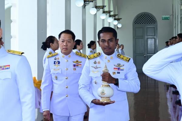 ผู้ว่าราชการจังหวัดพังงา เชิญคนโทน้ำพระพุทธมนต์ศักดิ์สิทธิ์ เข้าเก็บรักษาไว้ที่กระทรวงมหาดไทย