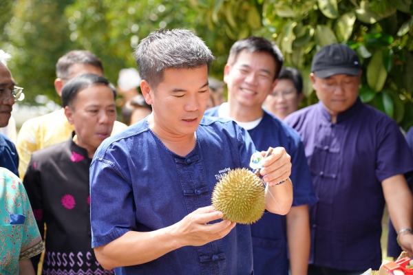 สายชิมต้องไม่พลาด ททท.พังงา เปิดเส้นทางท่องเที่ยวสวนผลไม้ 26 สวน และที่พัก ชวนนักท่องเที่ยวลิ้มรสชาติทุเรียนสาลิกาและผลไม้ของพังงา ภายใต้แคมเปญ &ldquo;กินทุเรียน ต้องสาลิกาพังงา&rdquo;