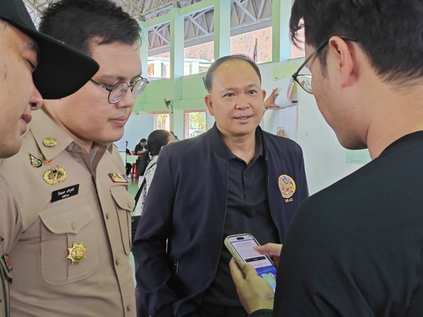 เลือกตั้งล่วงหน้าจังหวัดพังงาคึกคัก ประชาชนตื่นตัวมารอใช้สิทธิตั้งแต่ก่อนเปิดคูหา