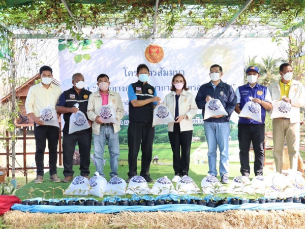 นางกันตวรรณ ตันเถียร​ กุลจรรยาวิวัฒน์ ประธานคณะกรรมาธิการการเกษตรและสหกรณ์  สภาผู้แทนราษฎร​  ในโอกาสมาเป็นประธานเปิดการสัมมนา เรื่อง &ldquo;แนวทางการพัฒนาการเกษตรอย่างยั่งยืน&rdquo;