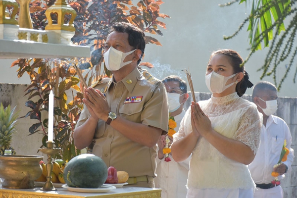 จังหวัดพังงาทำพิธีบวงสรวงสิ่งศักดิ์สิทธิ์ประจำเมืองก่อนเปิดงาน "เมืองแห่งความสุขและงานกาชาดจังหวัดพังงา ประจำปี 2565"