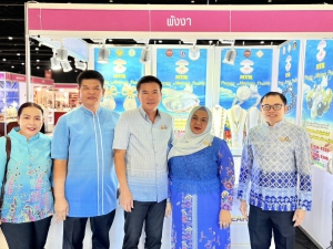 ผู้ว่าราชการจังหวัดพังงา ร่วมพิธีเปิดงาน &ldquo;ศิลปาชีพ ประทีปไทย OTOP หลอมดวงใจด้วยพระบารมี&rdquo; ณ เมืองทองธานี