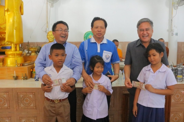ผู้ว่าพังงานำส่วนราชการ พุทธศาสนิกชน ร่วมทำบุญเยี่ยมวัดประชารัฐร่วมใจทุกวันพระ