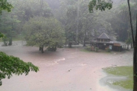 พังงาประกาศเขตภัยพิบัติน้ำท่วม 5 อำเภอ หลังน้ำป่าไหลหลากท่วมฉับพลัน ดินสไลด์กีดขวางถนนหลายจุด
