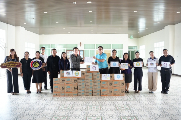ผู้ว่าฯ พังงา รับมอบนมกล่อง 100 ลัง จากบริษัท ดัชมิลล์ฯ ส่งต่อกองทุนพัฒนาเด็กชนบทฯ เสริมโภชนาการให้เด็กนักเรียนในพื้นที่