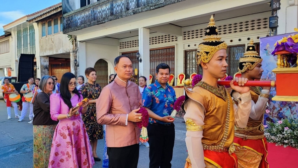 รองผู้ว่าฯ พังงา ร่วมงานสงกรานต์เมืองเก่าตะกั่วป่า