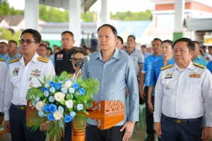 รองผู้ว่าฯพังงา นำส่วนราชการและประชาชน ปล่อยพันธุ์กุ้งแชบ๊วย 4 แสนตัว เฉลิมพระเกียรติเนื่องในวันเฉลิมพระชนมพรรษา สมเด็จพระนางเจ้าสิริกิติ์ พระบรมราชินีนาถ พระบรมราชชนนีพันปีหลวง 12 สิงหาคม 2568