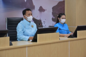 จังหวัดพังงา มอบลายผ้าประจำจังหวัดให้กลุ่มผู้ประกอบการ OTOP นำไปผลิตและออกแบบผ้าไทย สร้างรายได้เข้าชุมชน
