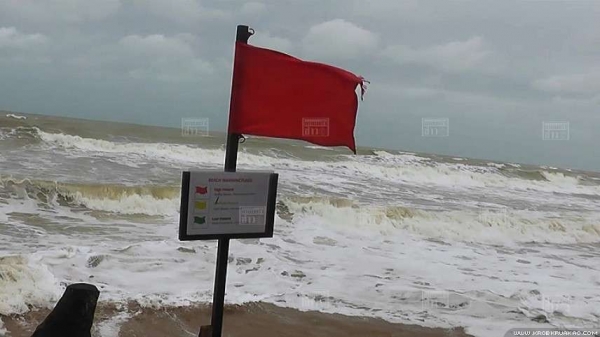 ประกาศเตือนนักท่องเที่ยวห้ามลงเล่นน้ำอย่างเด็ดขาด