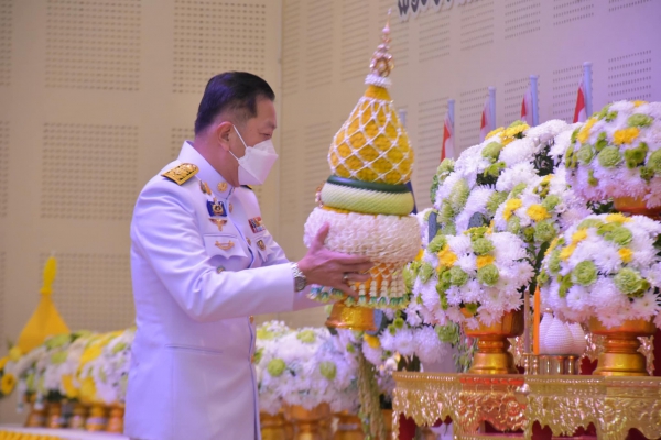 ผู้ว่าฯพังงา นำข้าราชการวางพุ่มดอกไม้ถวายราชสักการะ เนื่องในวันที่ระลึกพระบาทสมเด็จพระพุทธเลิศหล้านภาลัย น้อมรำลึกในพระมหากรุณาธิคุณ
