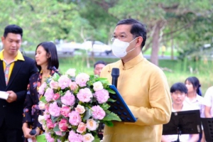 จังหวัดพังงา ร่วมขับร้องและบรรเลงเพลงของพ่อเทิดพระเกียรติ ในหลวงรัชกาลที่ 9 ณ สวนสมเด็จศรีนครินทร์จังหวัดพังงา เนื่องในโอกาสวันคล้ายวันพระบรมราชสมภพพระบาทสมเด็จพระบรมชนกาธิเบศร มหาภูมิเดชอดุลยเดชมหาราช บรมนาถบพิตร วันชาติ และวันพ่อแห่งชาติ 5 ธันวาคม
