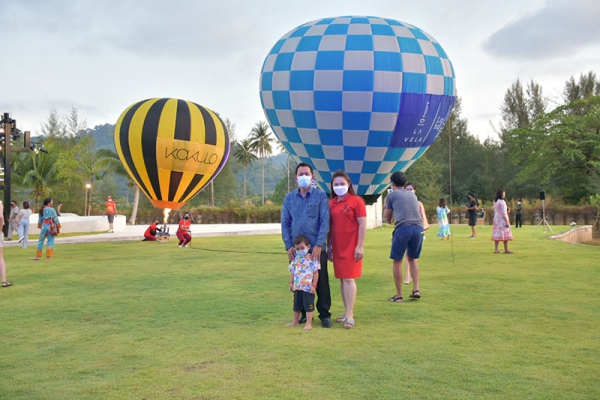 จุดเช็คอินใหม่พังงา สุดชิลริมทะเล เขาหลัก Ballon up on the beach ที่แรกที่เดียวในจังหวัดพังงา