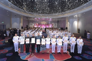ผู้ว่าฯ พังงา รับมอบแบบลายผ้าพระราชทาน &ldquo;ผ้าลายขอสมเด็จฯ &ndash; เจ้าฟ้าฯ&rdquo; และ &ldquo;ผ้าลายบุปผาบรมราชินีนาถ&rdquo; ประเภทผ้าบาติก มอบให้ผู้ประกอบการผ้าจังหวัดพังงา