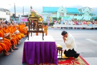 ชาวพังงาร่วมทำบุญตักบาตร สรงน้ำพระ รดน้ำขอพรผู้ใหญ่ สืบสานประเพณีวันสงกรานต์ปี 2561