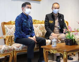 รองผู้ว่าราชการจังหวัดพังงา ให้การต้อนรับ พล.ร.ต.ชวิน เวียงวิเศษ หัวหน้าสำนักงานผู้บังคับบัญชาศูนย์อำนวยการรักษาผลประโยชน์ของชาติทางทะเล (ศรชล) และคณะ เพื่อหารือข้อราชการ