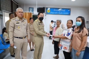ผู้ว่าฯพังงา มอบบัตรประชาชนให้กับบุคคลที่ผ่านการยืนยันพิสูจน์สัญชาติ