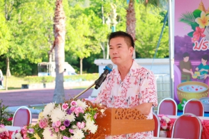 ผู้ว่าฯพังงา นำชาวพังงาร่วมสืบสานประเพณีสงกรานต์ ทำบุญตักบาตร สรงน้ำพระพุทธรูป รดน้ำผู้สูงอายุ