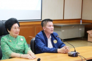 ผู้ว่าราชการจังหวัดพังงา รับมอบเงินบริจาค เพื่อจัดซื้อเครื่องเอกซเรย์เคลื่อนที่ดิจิตอล พร้อมครุภัณฑ์ทางการแพทย์ ให้แก่ รพ.สต.พรุใน อำเภอเกาะยาว
