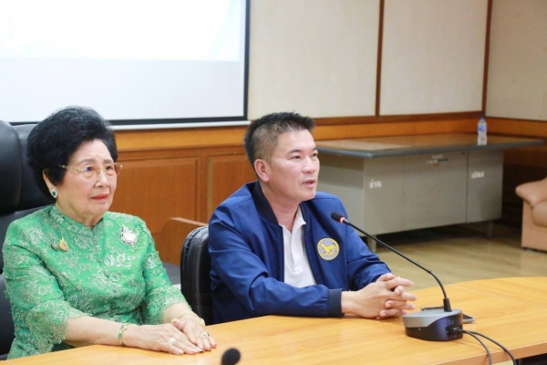 ผู้ว่าราชการจังหวัดพังงา รับมอบเงินบริจาค เพื่อจัดซื้อเครื่องเอกซเรย์เคลื่อนที่ดิจิตอล พร้อมครุภัณฑ์ทางการแพทย์ ให้แก่ รพ.สต.พรุใน อำเภอเกาะยาว