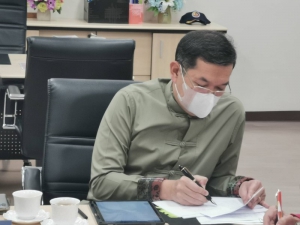 จังหวัดพังงา ประชุมติดตามผลการดำเนินงานและความคืบหน้าจากหน่วยงานหลักที่ดูแล รับผิดชอบโครงการขจัดความยากจนและพัฒนาคนทุกช่วงวัยอย่างยั่งยืน ตามหลักปรัชญา ของเศรษฐกิจพอเพียง ณ ห้องรับรอง รองผู้ว่าราชการจังหวัดพังงา ศาลากลางจังหวัดพังงา