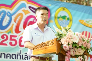 ผู้ว่าฯพังงา แต่งชุดนักเรียนย้อนวัยหัวใจเด็ก พาหนูๆเที่ยวงานวันเด็กแห่งชาติ ขณะที่ผู้ปกครองต่างพาบุตรหลานเข้าร่วมงานอย่างคึกคัก