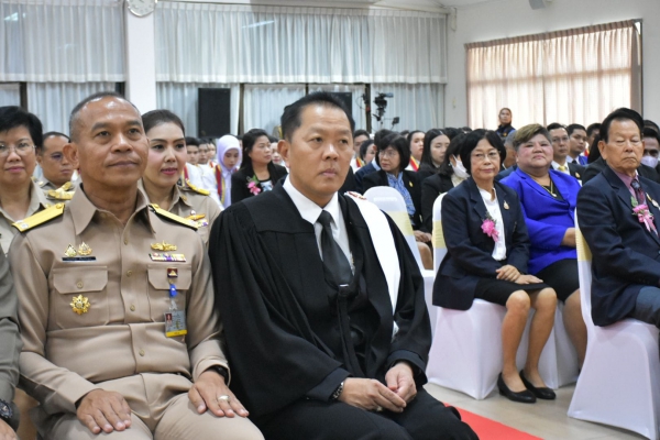 องคมนตรี เป็นประธานในพิธีประสาทอนุปริญญาบัตรแก่ผู้สำเร็จการศึกษา ของวิทยาลัยชุมชนพังงา ประจำปีการศึกษา 2565-2566
