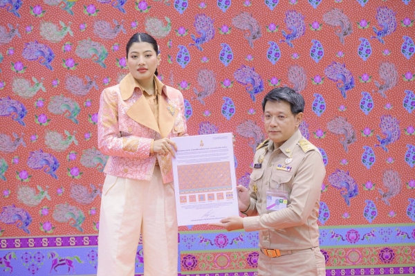 ผู้ว่าฯพังงา รับเสด็จฯ สมเด็จพระเจ้าลูกเธอ เจ้าฟ้าสิริวัณณวรี นารีรัตนราชกัญญา ในการเสด็จฯ เป็นองค์ประธานการจัดแสดงนิทรรศการ และผลงานภูมิปัญญาผ้าไทย และงานหัตถกรรมชุมชน ภาคใต้
